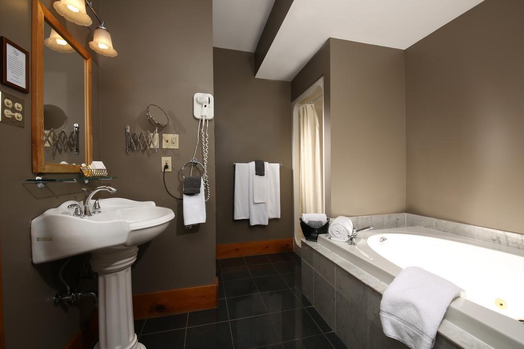 Kettle Creek Inn Port Stanley Esterno foto