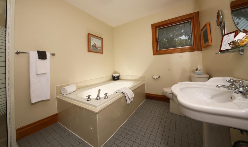 Kettle Creek Inn Port Stanley Esterno foto