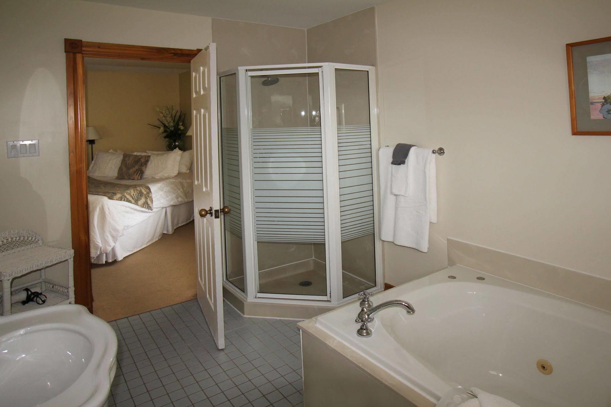 Kettle Creek Inn Port Stanley Esterno foto